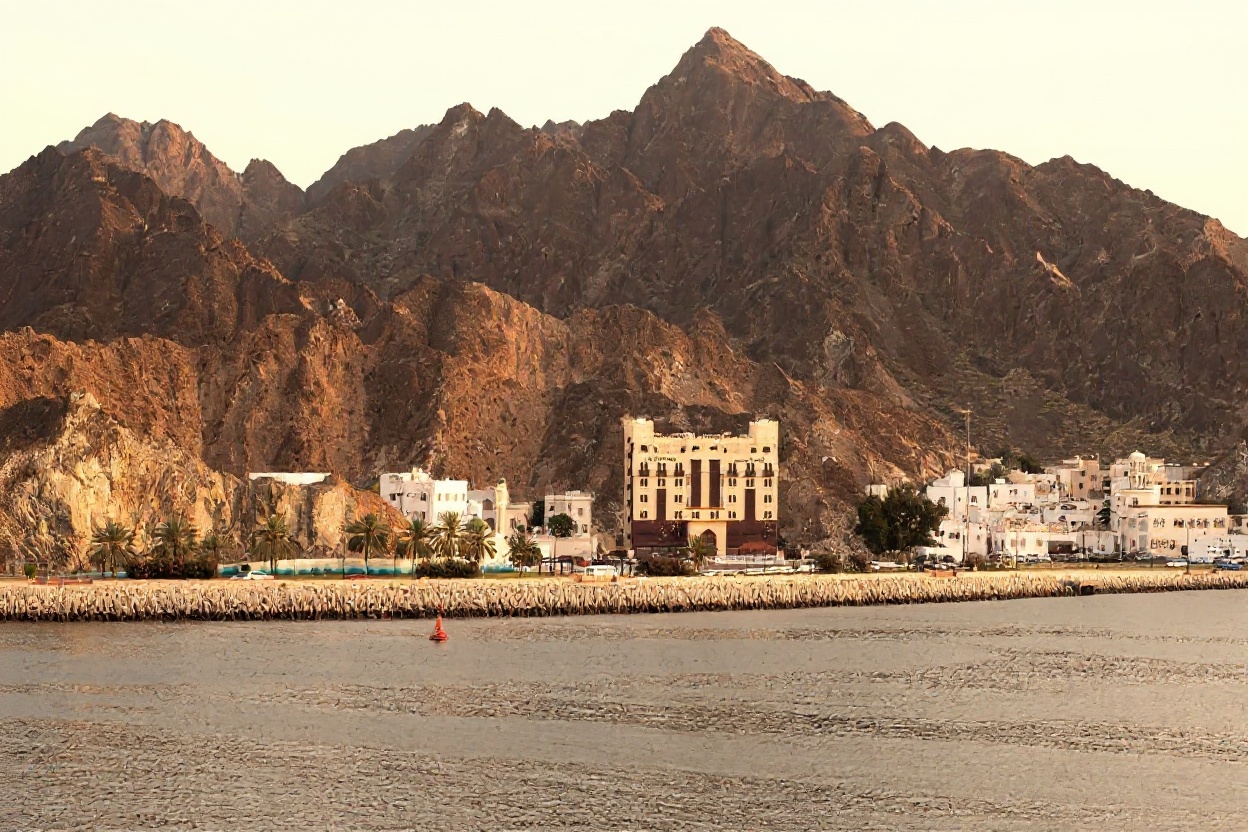 The Corniche Walk — Muscat Old Town