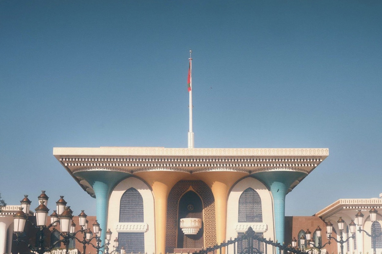 Al Alam Palace between the Portuguese forts — the original Muscat, before the dual carriageways